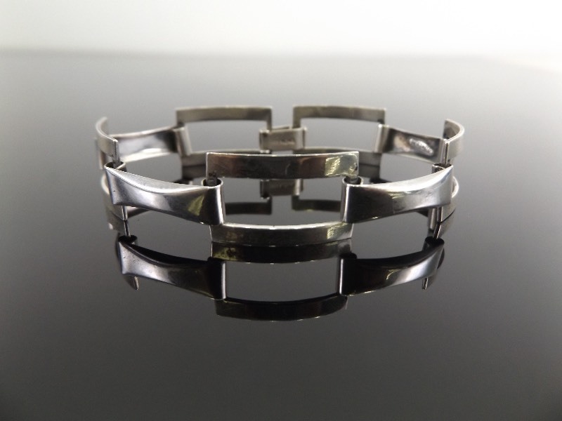 lot 8 image: Vintage .925 Sterling Silver Link Bracelet