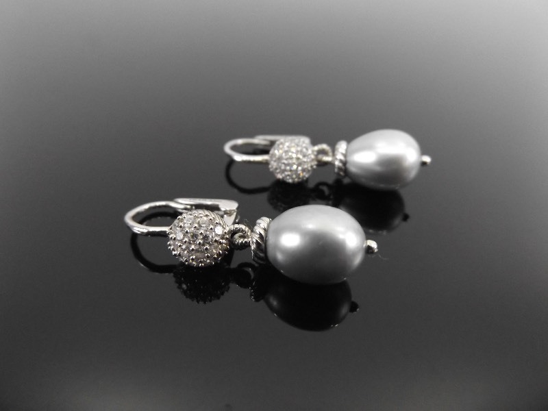 lot 31 image: NEW Judith Ripka .925 Sterling Silver Cultured Pearl Dangle Earrings