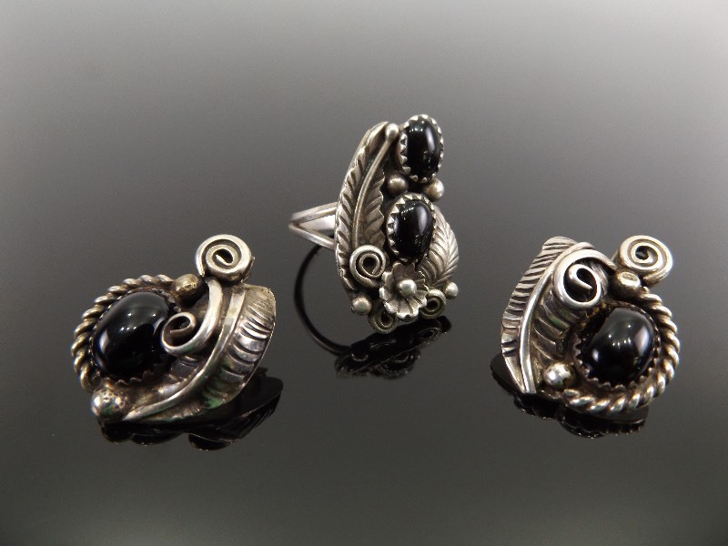 lot 34 image: .925 Sterling Silver Black Onyx Screw Back Earrings and Sz 8 Ring
