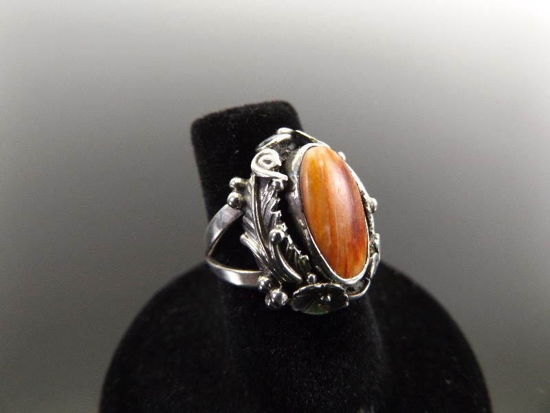 lot 38 image: .925 Sterling Silver Agate Flower Sz 5.5 Cocktail Ring