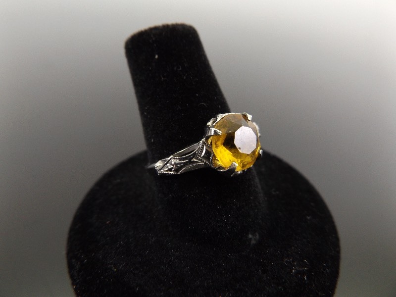 lot 40 image: Antique .925 Sterling Silver Citrine Sz 7 Ring