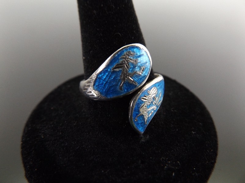 lot 42 image: .925 Sterling Silver Blue Enamel Figural Sz 9 Ring