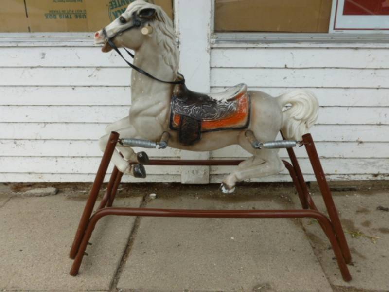 lot 2 image: Wonder Spring Horse