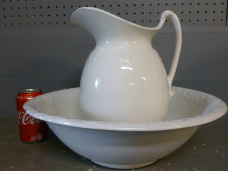 lot 5 image: Vintage Wash Basin