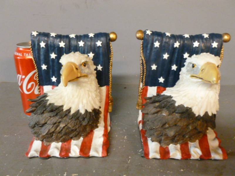 lot 9 image: Bookends