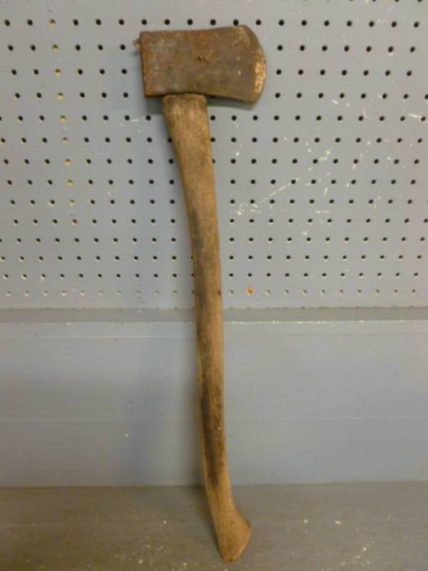 lot 50 image: Vintage Ax