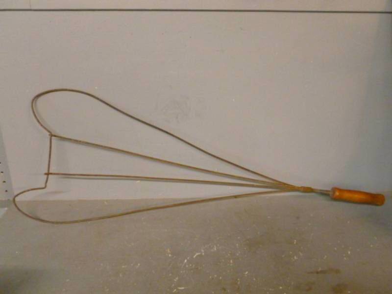 lot 52 image: Antique Rug Beater