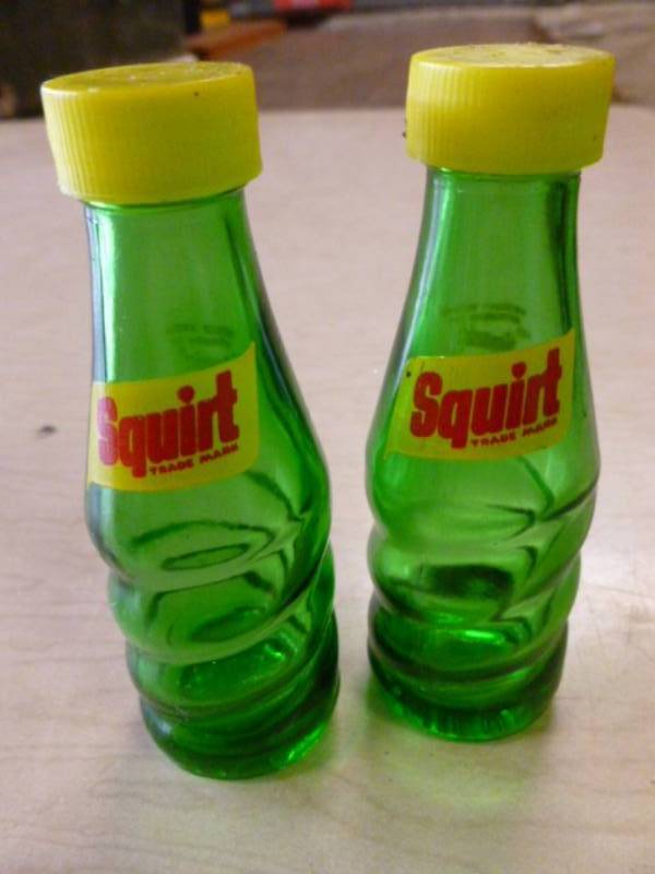 lot 77 image: Vintage Squirt Salt & Pepper Shaker Set