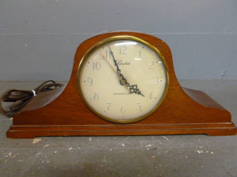 lot 96 image: Vintage Mantle Clock