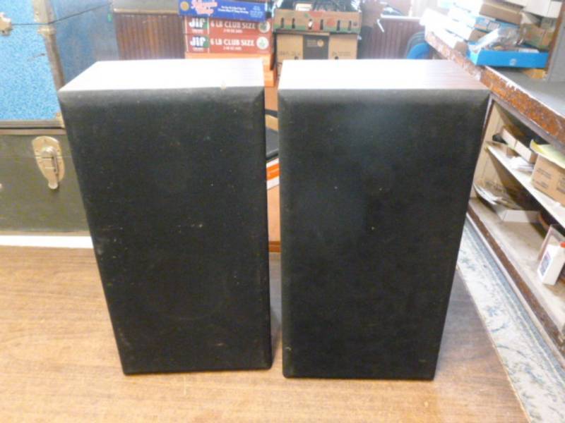 lot 206 image: Speakers