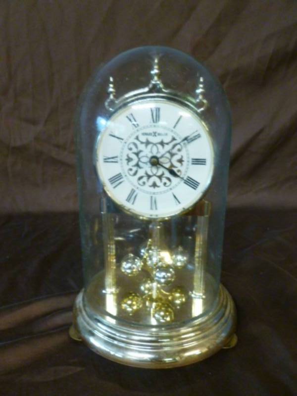 lot 219 image: Anniversary Clock