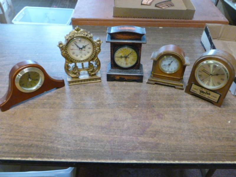 lot 222 image: Dresser Clocks