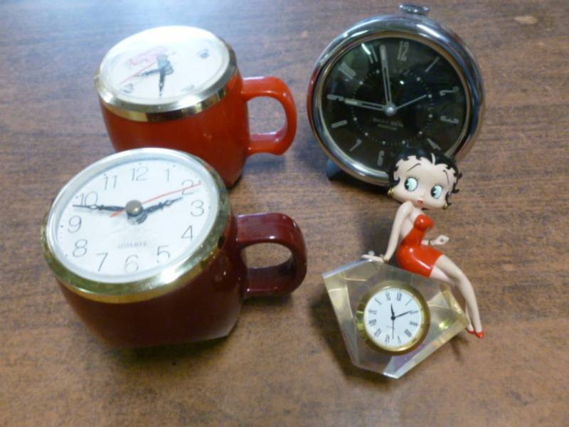 lot 224 image: Dresser Clocks