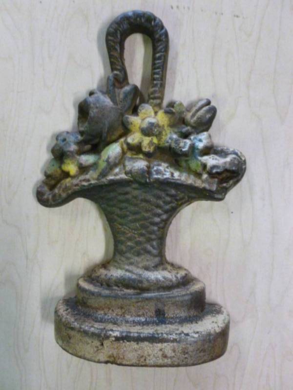 lot 250 image: Vintage Cast Iron Door Stop