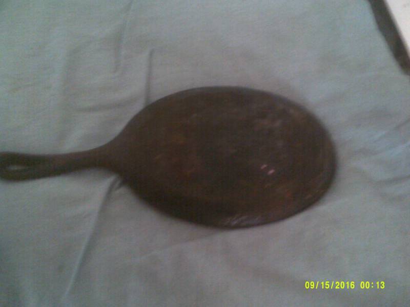 lot 1 image: ANTIQUE CAST IRON SKILLET