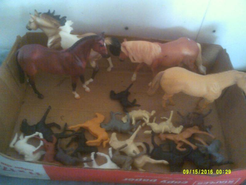 lot 7 image: COLLECTIBLE TOY HORSES