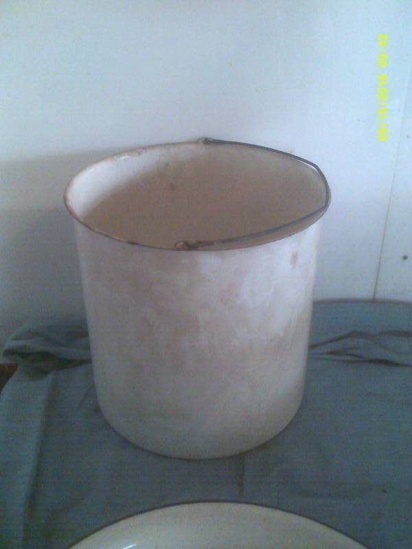 lot 9 image: ANTIQUE PAIL AND BASIN