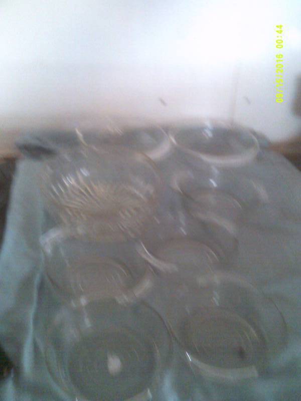 lot 10 image: 8 GLASS BOWLS
