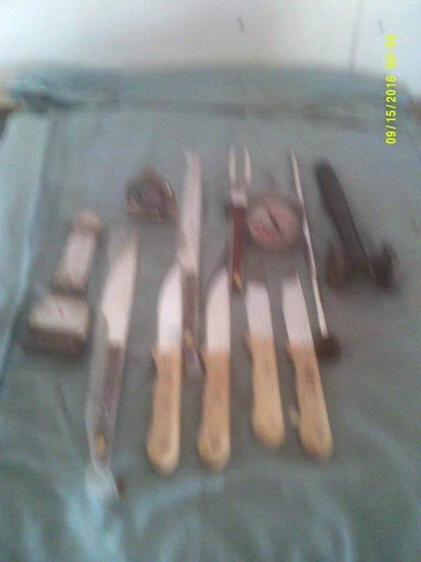 lot 12 image: KNIVES AND THERMOMETERS