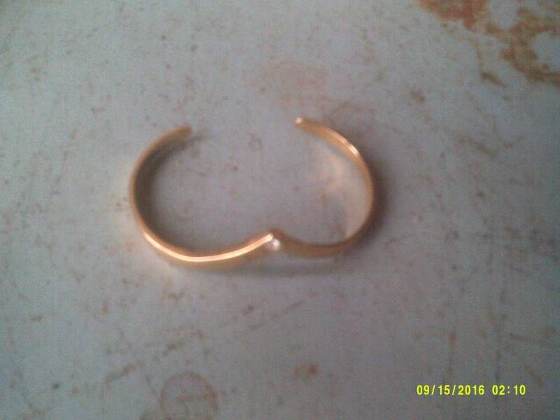 lot 18 image: GOLD AND DIAMOND BRACELET