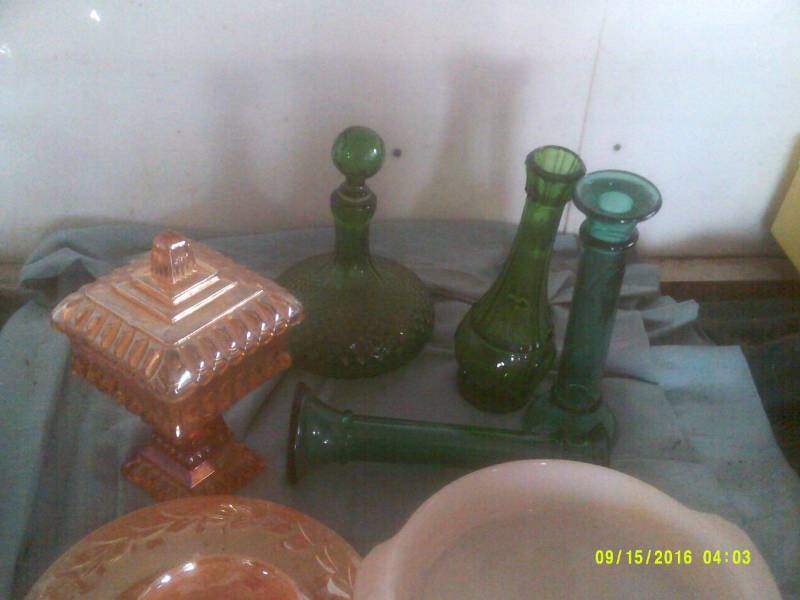 lot 27 image: COLLECTIBLE GLASSWEAR