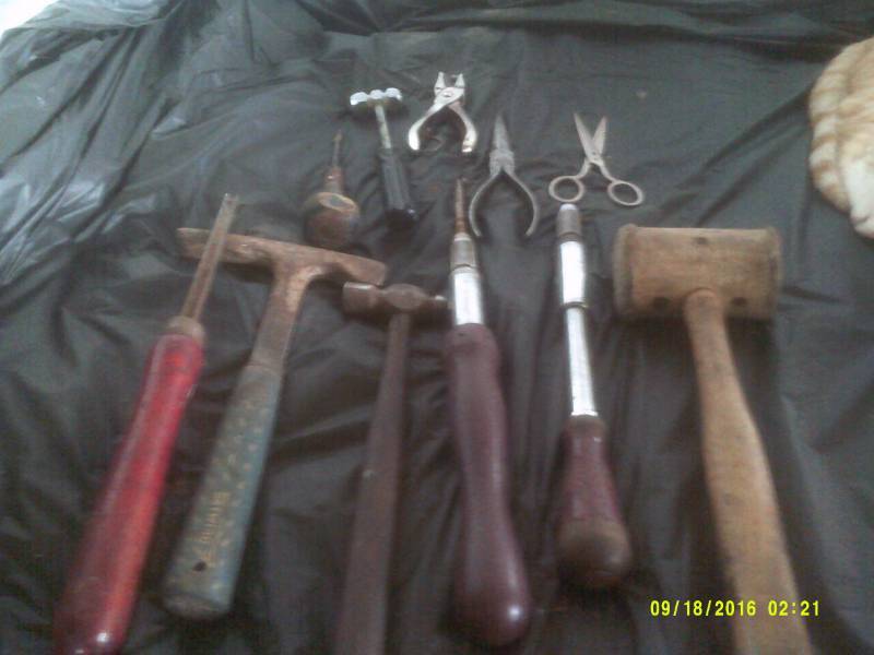 lot 38 image: VINTAGE HAND TOOLS