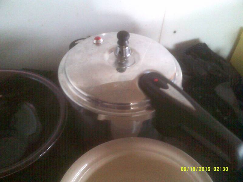 lot 41 image: HOUSEWARES