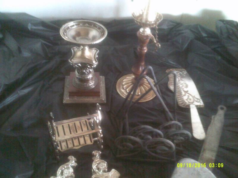 lot 45 image: VINTAGE METAL WARE