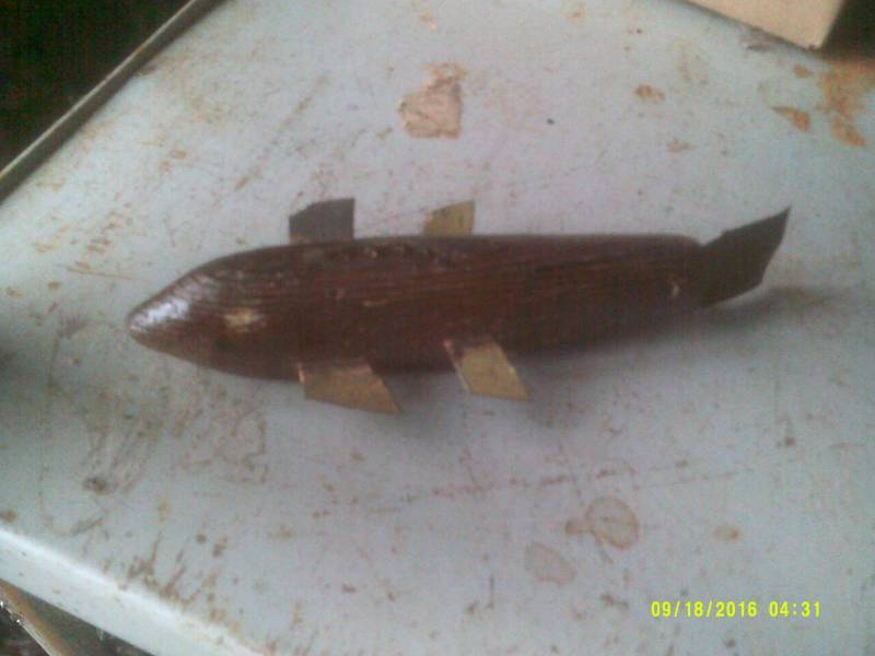 lot 49 image: VINTAGE WOODEN FISH DECOY
