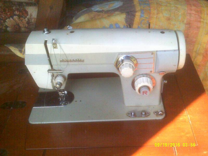 lot 62 image: COLLECTIBLE DOMESTIC SEWING MACHINE WITH SEWING STAND