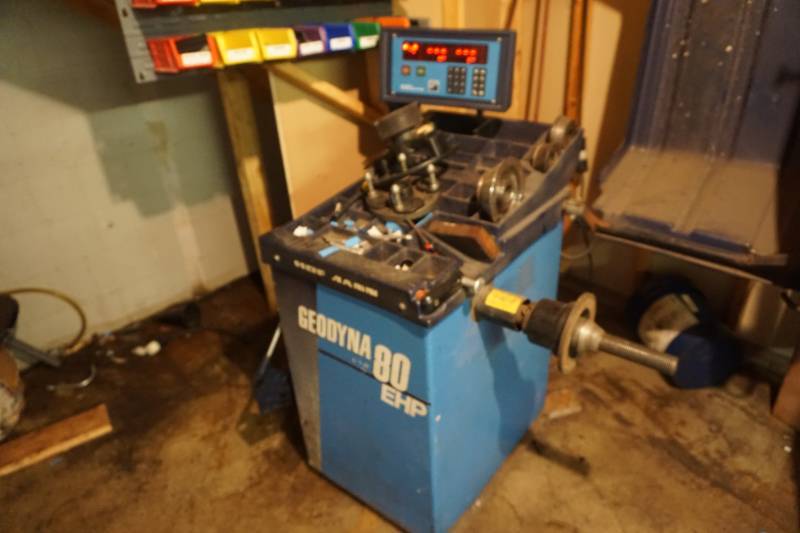 lot 2 image: Hofmann Geodyna 80 EHP Computer Tire Balancing Machine