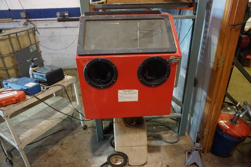 Central Pneumatic Model 42202 Wall Mount Sand Blasting Cabinet
