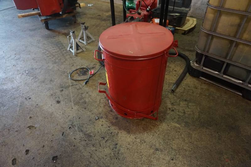 lot 7 image: Just Rite Brand Oil Rag Container With Hinged Lid