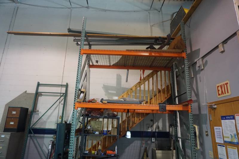 lot 9 image: Pallet Racking Section