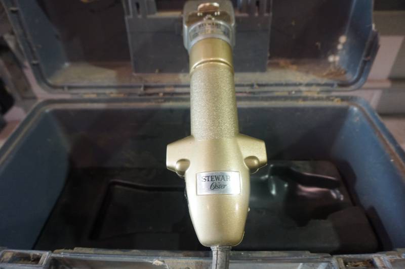lot 126 image: Oster Standard Heavy Duty Commercial Livestock Electric Shears With Case