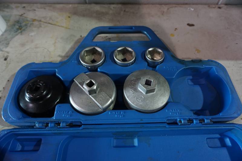 lot 35 image: AST Tools Model 2100 Oil Filter Tool Set With Case