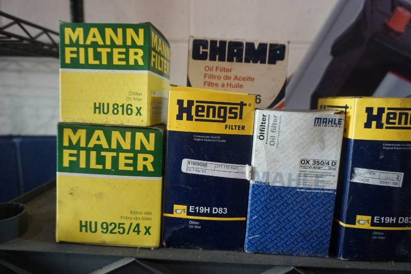 lot 85 image: Large Lot of Assorted Oil Filters In Assorted Sizes