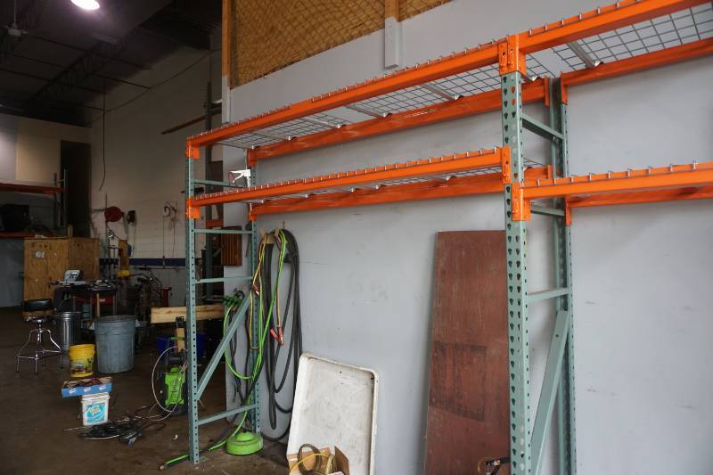 lot 11 image: Pallet Racking Section