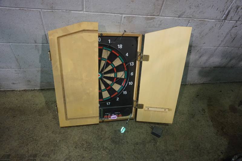 lot 134 image: Sportscraft Elite Brand Wall Mount Electric Dart Board