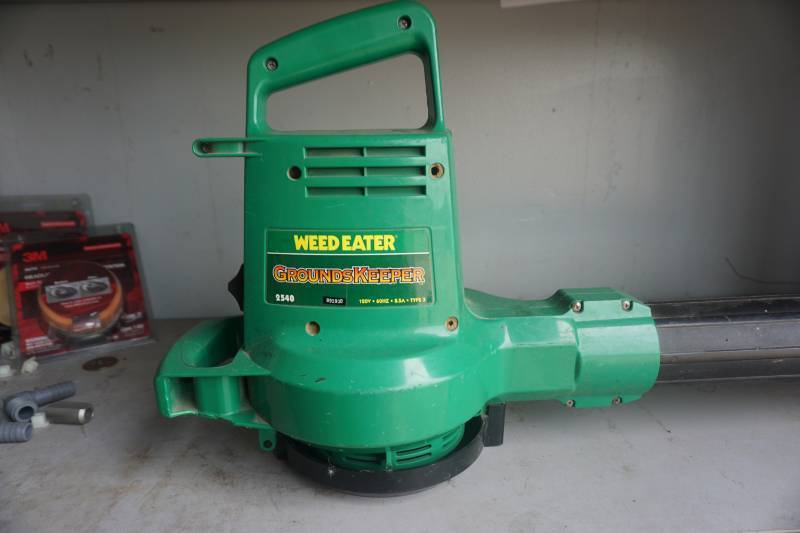 lot 38 image: Weed Eater Brand Model 2546 Electric 120 V Leaf Blower
