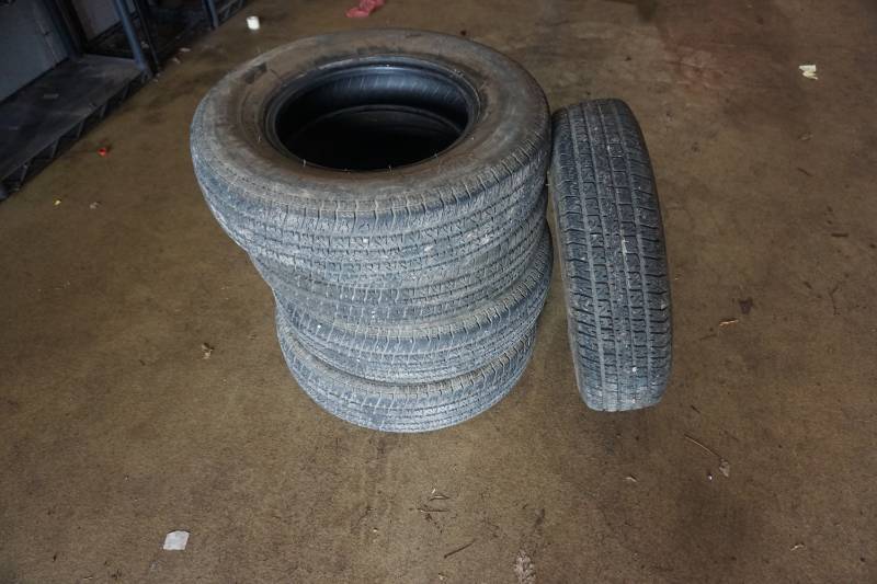 lot 109 image: Set of - 5 Carlise Trailer Tires