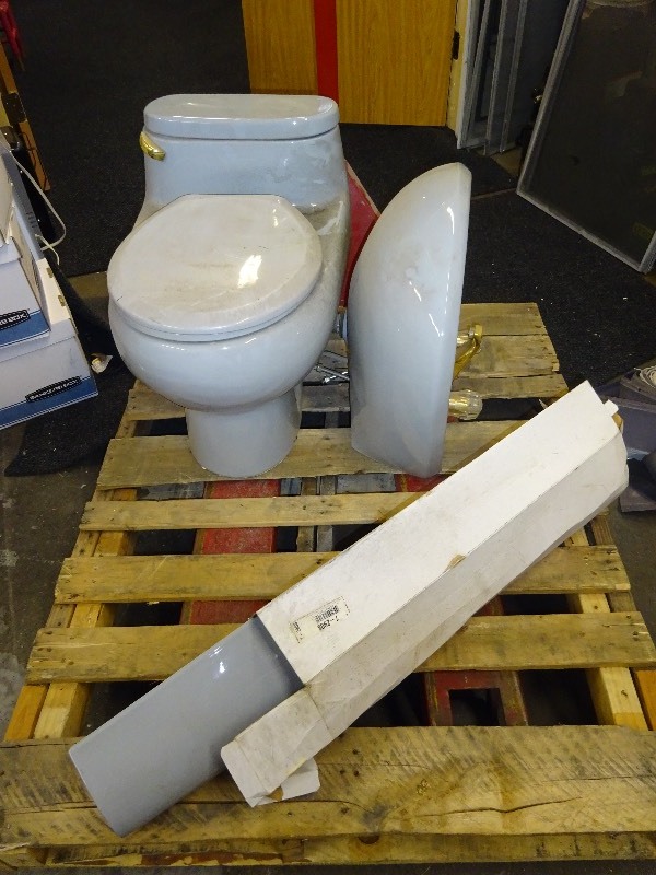 Kohler toilet, pedelstal sink (Grey)