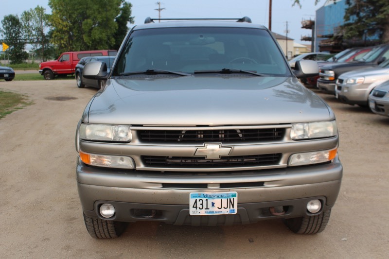 lot 2693 image: 2001 Chevrolet Suburban 1500 Z71 4x4