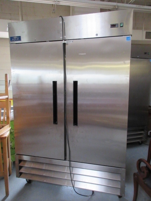 COMMERCIAL REFRIGERATOR