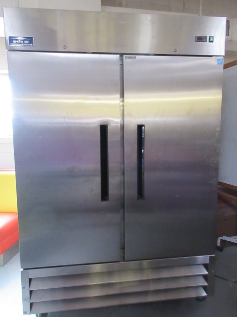 COMMERCIAL REFRIGERATOR