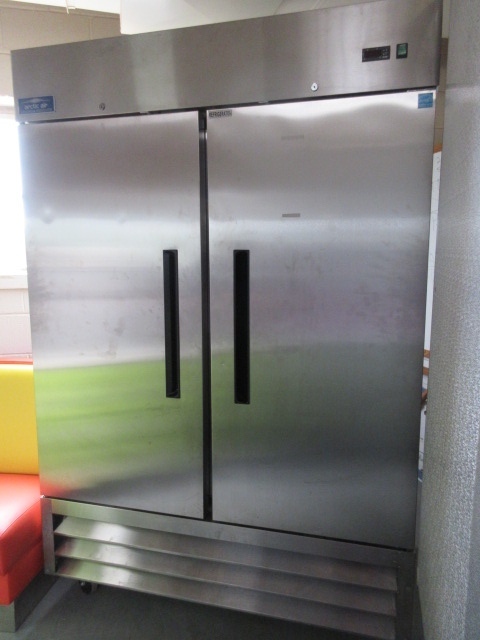 COMMERCIAL REFRIGERATOR