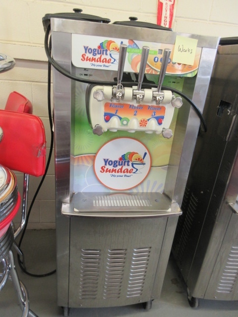 SOFT SERVE FROZEN YOGURT  ICE CREAM MACHINE