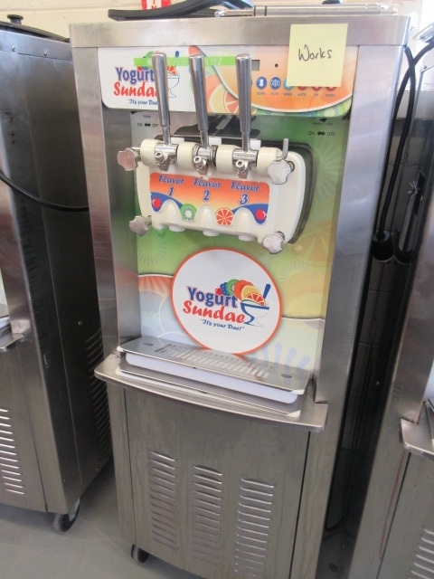 SOFT SERVE FROZEN YOGURT  ICE CREAM MACHINE