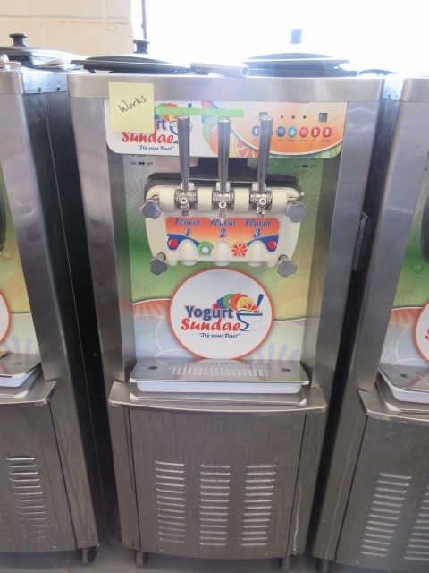 SOFT SERVE FROZEN YOGURT  ICE CREM MACHINE