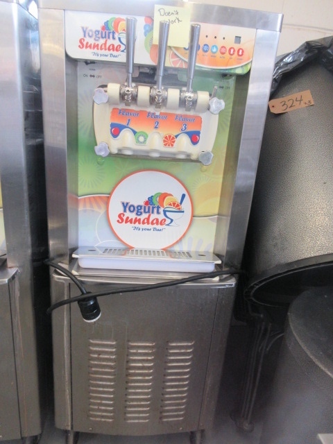 SOFT SERVE FROZEN YOGURT  ICE CREAM MACHINE